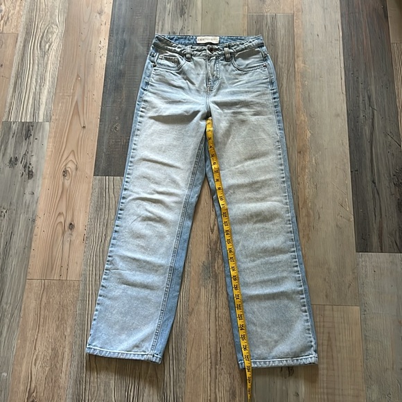 Original Denim by EXIT Jeans in Light Wash with Embroidered Back Pocket Size: 26 - Picture 5 of 16